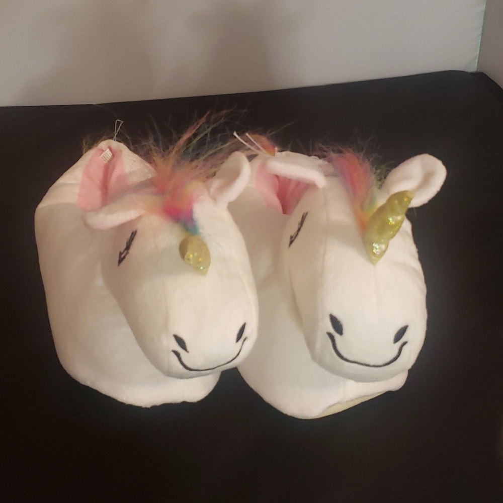 NWOT Rainbow Womens Unicorn size Med 7/8 slippers